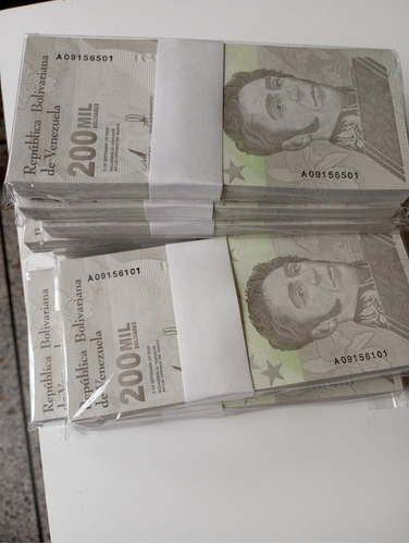 Paca O Fajo De Billetes De 200 Mil Bss