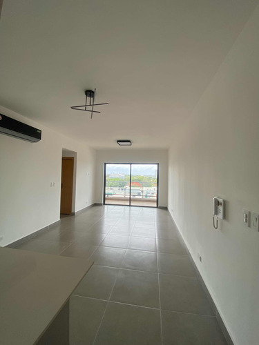 Apartamento En Alquiler En Gazcue Vista Al Mar 2habitaciones
