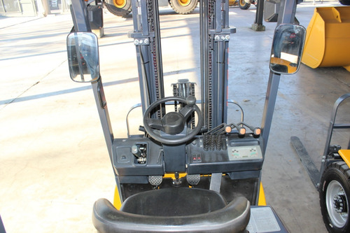 Imagen 3 de 8 de Autoelevador Iron 1.5 Toneladas