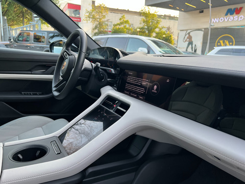 Porsche Taycan Base 2024