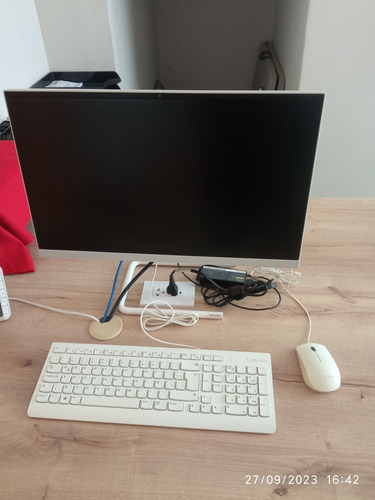 Aio Lenovo 1tb 4gb Core I5 10°g (Usado)