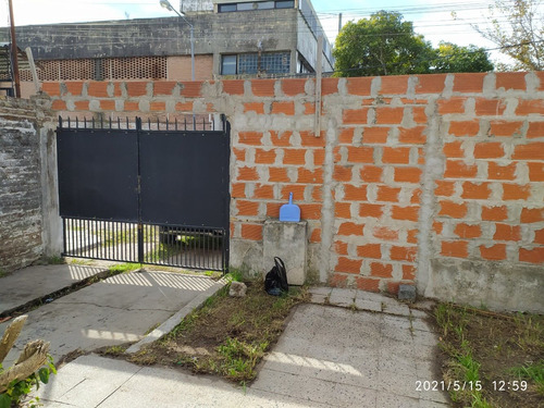 Imagen 9 de 11 de Venta De Amplia Casa 3 Ambientes Con Fondo Libre Y Cochera