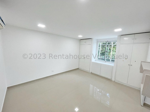 Casa Remodelada En Venta En Macaracuay Caracas Parrillera Psicina 3 Plantas Terraza Privada
