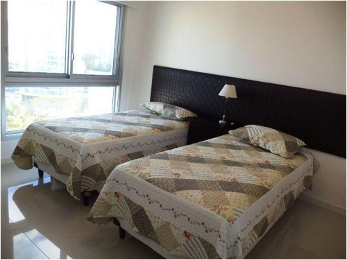 Apartamento En Alquiler Por Temporada De 3 Dormitorios En Playa Brava