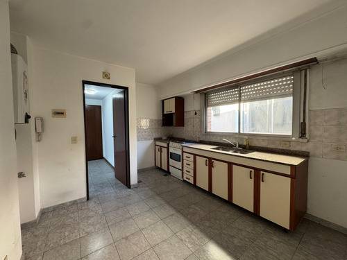 Departamento 2 Ambientes Con Balcon- Excelente Ubicacion