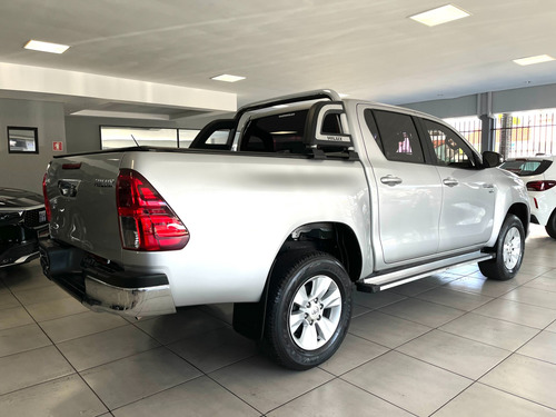 Toyota Hilux 2.7 SR 4X2 CD 16V FLEX 4P MANUAL