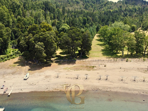 Leve Inclinación Acceso A Playa Con Vista Al Lago Y Volcanes