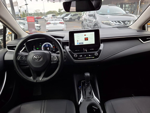Toyota Corolla 4p XLE HEV L4/1.8 Aut