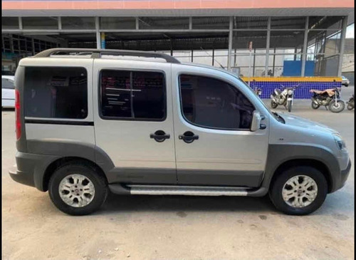 Imagem 2 de 6 de Fiat Doblo 2019 1.8 16v Essence 5l Flex 5p