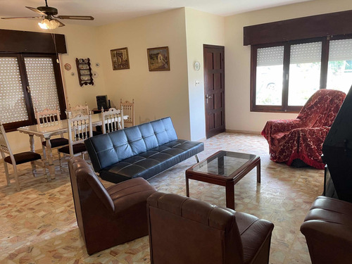 Alquilo Piriapolis Linda Casa Nuevita En Pleno Centro Cerca De Todo A 4 De La Playa 2 Dormitorios Amplios Garage Cerrado Lindo Jardin Equipamiento De Alta Gama Totalmente Equipada Para 6 Personas
