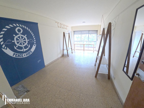 En Venta | Oficina A La Calle A Metros De Av. Independencia