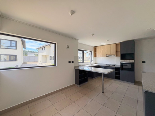 Arriendo Amplias Casas Condominio Praderas Curamonte