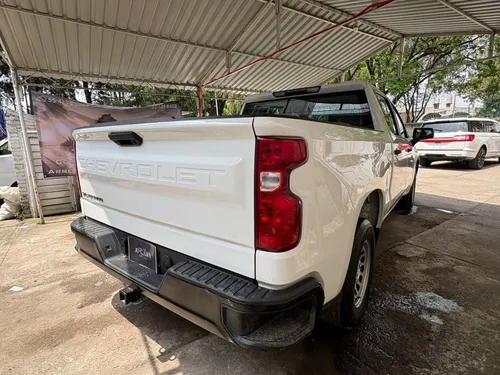 Chevrolet Silverado Wt Doble Cabina 4X2 4.3L V6