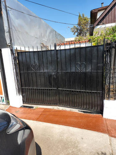 Excelente Casa En Calle Inés Rivas, Comuna De La Cisterna.