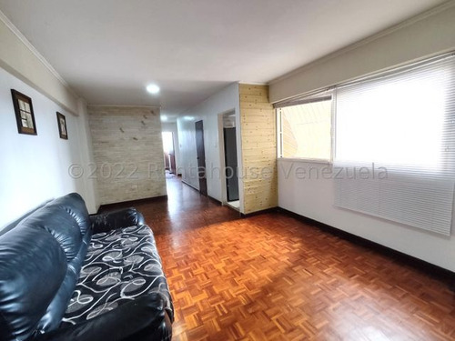 Imagen 18 de 30 de Apartamento En Venta En El Centro De Cabudare Cuenta Con 3 Habitaciones, 2 Modernos Baños, Iluminados Espacios De Sala Y Comedor, Cocina Iluminada Y Área De Lavandería Gabriela C.