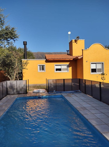 Venta De Dos Casas Con Piscina En Carpintería. Abunda La Tranquilidad. Está Ubicada Del Lado De Las Sierras, Un Lugar Increíble!!! 