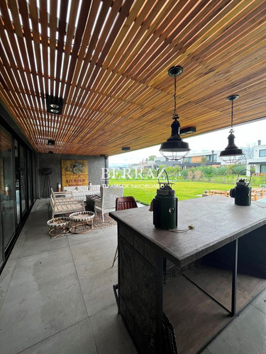Casa En Venta En Barrio La Calesa Pilará Pilar Lote De 955 M2