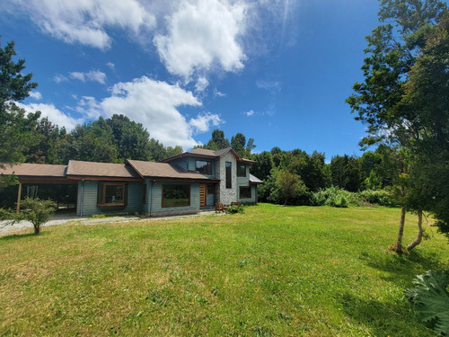 Gran Casa En Parcela Con Bosque Nativo Y Vista Al Volcán