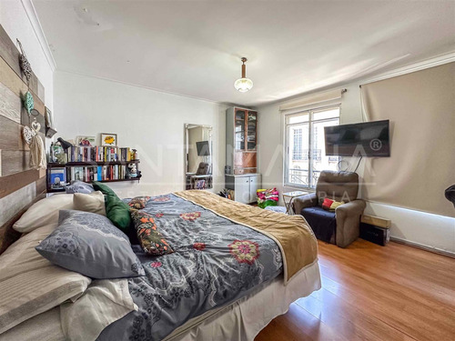 Departamento En Venta De 5 Dorm. En Concepción