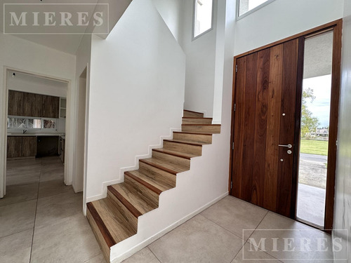 Casa En Venta Sobre Lote Interno En Barbarita - Bancalari.