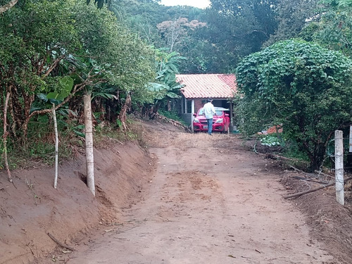 Chácara 2,2 Alqueires,casa Simples 2 Dorms,cozinha,sala,lavanderia,1 Vaga Coberta,churrasqueira,3000 Pés De Banana Maçã,3kms Do Asfalto,9kms Alambari - Ch00058 - 69288663