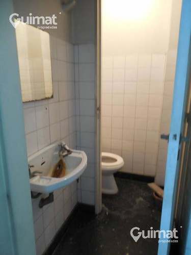 Excelente Local Planta Libre Sobre Av. Entre Rios