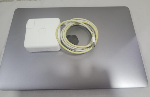 Macbook Pro13 8gb De Ram - 256gb Ssd - Intel Core I5-7th Gris (Usado)