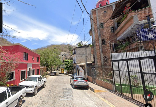 Casa Ubicada En Colonia El Caloso, Puerto Vallarta Jalisco. Con 5 Recamaras Y 185m2. A Unos Minutos De Malecón De Puerto Vallarta.