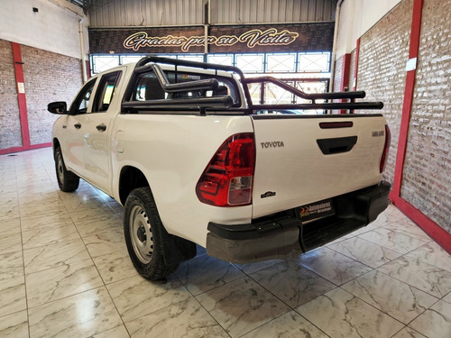 Imagen 20 de 25 de Toyota Hilux 2.4 Cd Dx 150cv 4x2 2017