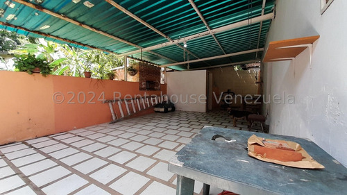 Casa En Venta En Las Mayas El Limón Excelente Estado De Conservación Amplia Cómoda Económica Lista Para Firmar Nela 25-4637