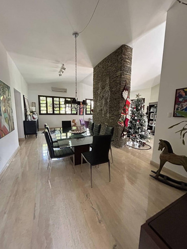 Josefina Toledo: Hermosa Casa En Venta En Guataparo Country Club, 980m², Pisos En Mármol, Pozo Y Planta, Caney, Parrillera, Bellas Áreas Verdes, Alta Seguridad, 219257