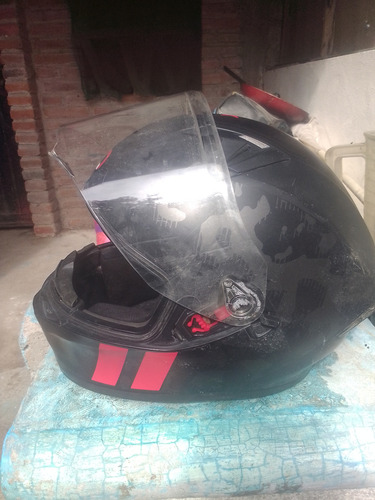 Buenas Noches Vendo 3 Cascos Para Moto En 1,800 Los 3 Están