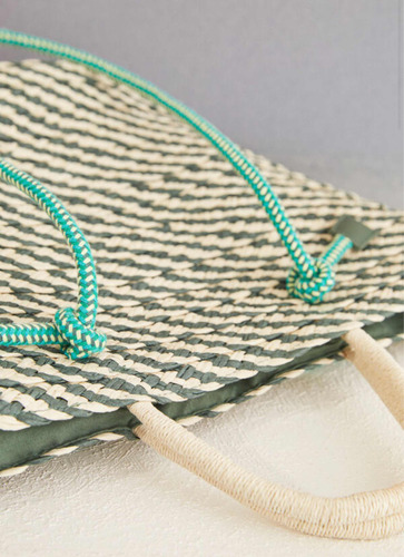 Bolsa De Playa Ws Casual Rafia Acabado De Los Herrajes Hilo Color Verde Correa De Hombro Verde Oscuro Diseño De La Tela Rayas