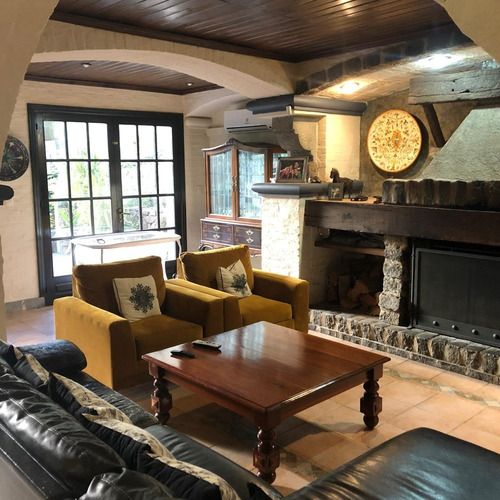 Casa. Venta. Pocitos. Excelente. 500mts Edificados.