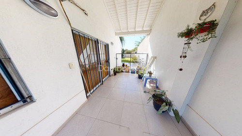 Casa Chalet En Venta O Permuta Ubicado En Francisco Álvarez, Moreno, G.b.a. Zona Oeste