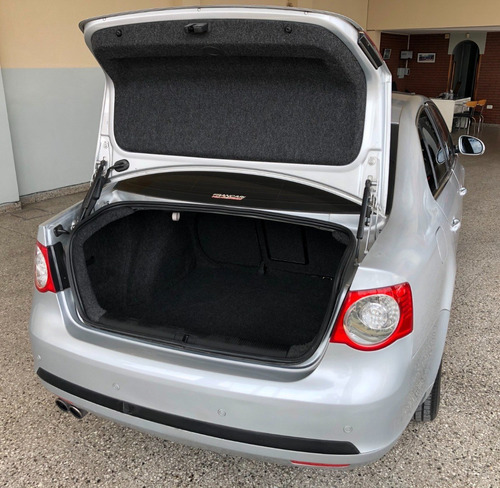Volkswagen Vento 2.5 Luxury Wood