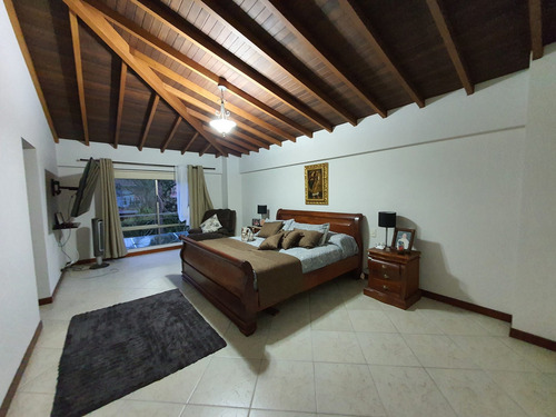 Imagen 10 de 14 de Casa Envigado Exclusivo Sector Benedictinos: Amplios Espacios Y Jardin