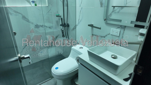 Tm. #25-13675. Casa Totalmente Remodelada En Venta, En El Cafetal