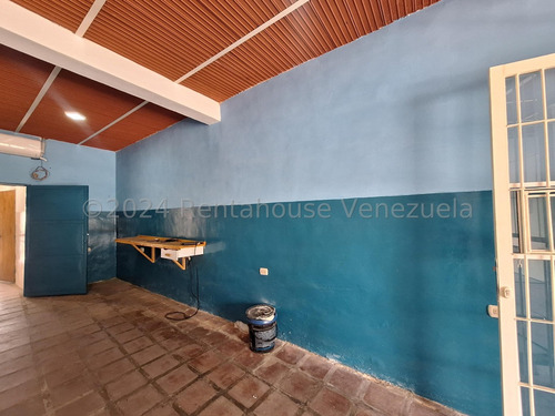 Local En Venta Paralela A La Av Constitucion, Con 121 Mt2 Disponible 24-22083 Irrr