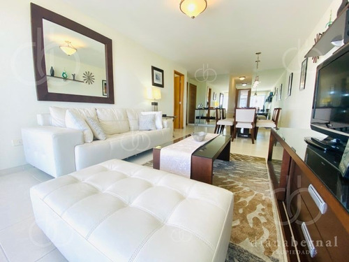 Imagen 3 de 17 de Venta De Apartamento 2 Dormitorios Con Vista Al Mar En Playa Mansa, Punta Del Este- Ref: 54462