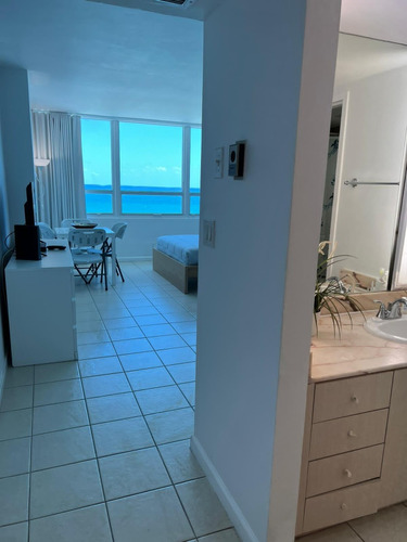Castle Beach Resort, Collins Ave