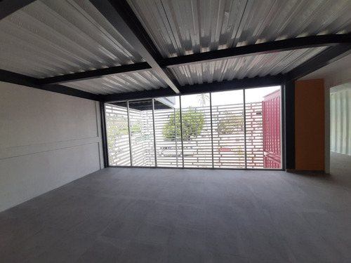 Se Rentan Oficinas Con Excelente Ubucación, Av. Teniente Azueta En El Puerto De Manzanillo, Colima.