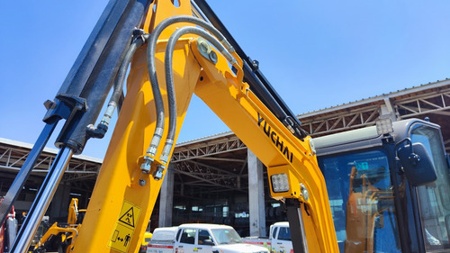 Miniexcavadora U27 2700 Kg 2.7 Ton Motor Yanmar Motorman