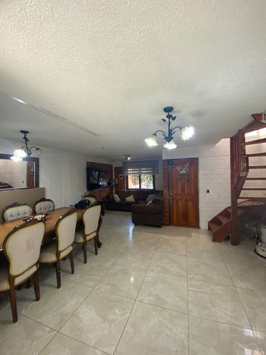 Amplia Propiedad A La Venta 3d2b Maipu (93582)