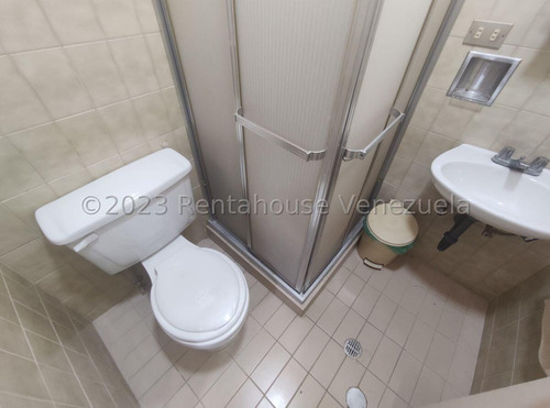 Ms: 25-12508. En Venta Amplio Apartamento En Colinas De Valle Arriba, A= 174 M2, 3h, 4b, 4p.
