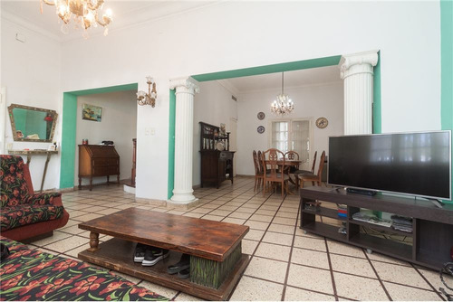 Venta Casa Parque Chas 4 Ambientes Cochera Patio