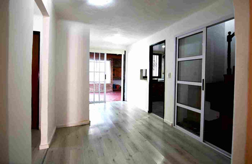 Venta Casa 4 Ambs Castelar Sur Con Cochera Y Patio