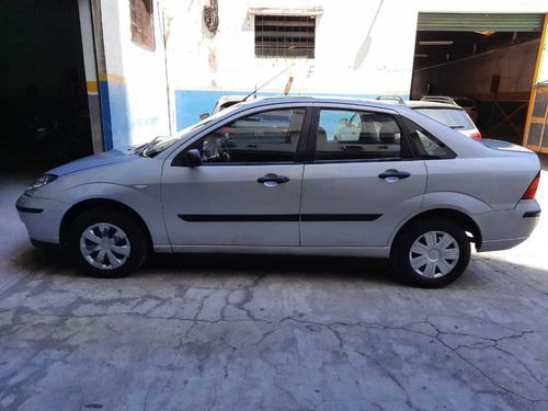 Ford Focus 1.6 Ambiente Mp3 2008