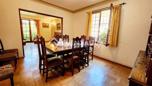 Casa En Venta De 5 Dorm. En Ñuñoa