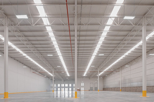 Se Renta Nave Logistica E Industrial De 6328 M2 De Superficie En Condominio Logistico En Queretaro, La Nave Se Puede Dividir A La Mitad.